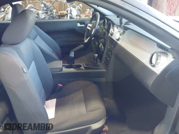 ✅ 2007 Ford Mustang Deluxe • VIN: 1ZVHT84N575330273 • Lot: 43074318. Listed on IAAI with 101,913 mi. Free auction sales archive from the USA and detailed vehicle history report at DreamBid. Image 5.