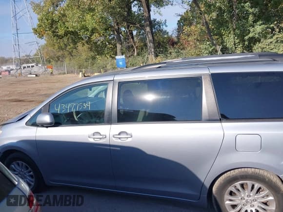 ✅ 2013 Toyota Sienna XLE • VIN: 5TDYK3DCXDS394807 • Lot: 43477534. Listed on IAAI with 191,356 mi. Free auction sales archive from the USA and detailed vehicle history report at DreamBid. Image 14.