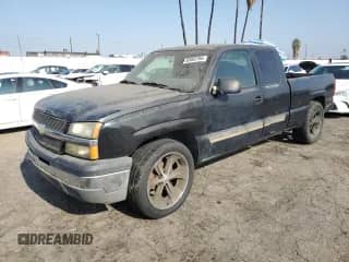 ✅ 2003 Chevrolet Silverado 1500 • VIN: 2GCEC19V931181285 • Lot: 83493754. Wystawiony na Copart z przebiegiem Nie podano mil. Skorzystaj z bezpłatnego archiwum sprzedaży aukcyjnych z USA i zobacz szczegółowy raport historii pojazdu na DreamBid. Zdjęcie 1.