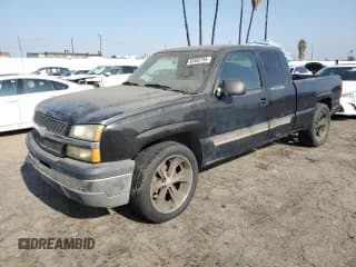 ✅ 2003 Chevrolet Silverado 1500 • VIN: 2GCEC19V931181285 • Лот: 83493754. Опубликован ранее на Copart с пробегом Не указан. Бесплатный доступ к архиву аукционных продаж из США и подробный отчёт об истории автомобиля на DreamBid. Изображение 1.
