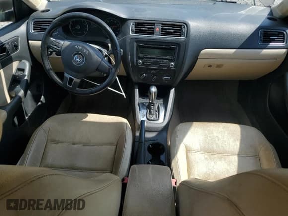 ✅ 2012 Volkswagen Jetta SE • VIN: 3VWDX7AJ3CM316648 • Lot: 71063465. Wystawiony na Copart z przebiegiem 230 605 mil. Bezpłatny archiwum sprzedaży aukcyjnych z USA i szczegółowy raport historii pojazdu na DreamBid. Zdjęcie 8.