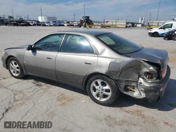 ✅ 2001 Lexus ES 300 • VIN: JT8BF28G410303237 • Lot: 81873015. Wystawiony na Copart z przebiegiem 158 016 mil. Bezpłatny archiwum sprzedaży aukcyjnych z USA i szczegółowy raport historii pojazdu na DreamBid. Zdjęcie 2.