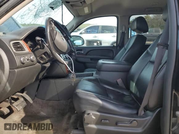 2010 Chevrolet Suburban LT z VIN 1GNUKJE31AR198192, wystawiony jako Copart lot #70546795 z przebiegiem 330 168 mil mil oraz Szkoda całkowita • Salvage title. Historia ofert i sprzedaży dostępna na DreamBid. Obrazek 7.