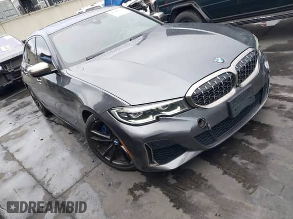 2020 BMW 3 Series M340i z VIN WBA5U7C07LFH58353, wystawiony jako IAAI lot #43368723 z przebiegiem 63 251 mil mil oraz . Historia ofert i sprzedaży dostępna na DreamBid. Obrazek 1.