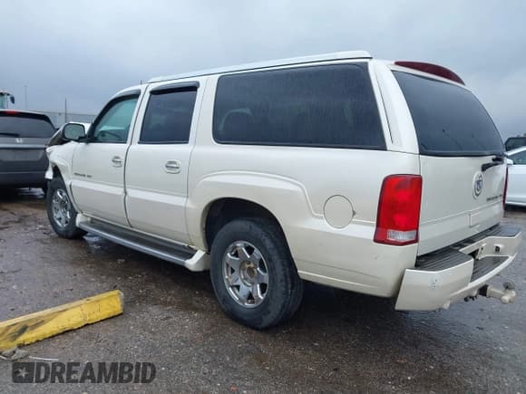 ✅ 2004 Cadillac Escalade ESV • VIN: 3GYFK66N14G313225 • Лот: 41433052. Опубликован ранее на IAAI с пробегом 239 233 миль. Бесплатный доступ к архиву аукционных продаж из США и подробный отчёт об истории автомобиля на DreamBid. Изображение 3.