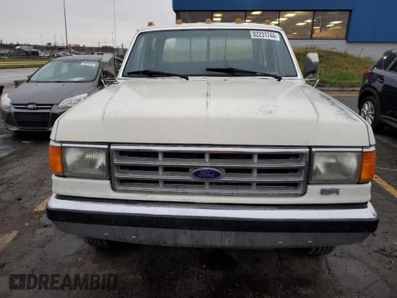✅ 1988 Ford F-350 • VIN: 2FTJW35G2JCA57725 • Lot: 82231744. Wystawiony na Copart z przebiegiem 50 616 mil. Bezpłatny archiwum sprzedaży aukcyjnych z USA i szczegółowy raport historii pojazdu na DreamBid. Zdjęcie 5.