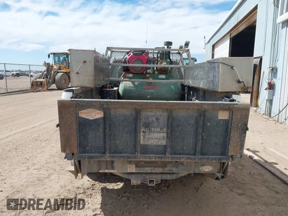 ✅ 2007 Chevrolet Silverado 2500HD 1LT • VIN: 1GCHK24K77E519998 • Лот: 43075898. Опубликован ранее на IAAI с пробегом 441 587 миль. Бесплатный доступ к архиву аукционных продаж из США и подробный отчёт об истории автомобиля на DreamBid. Изображение 16.