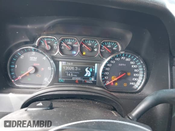 ✅ 2019 Chevrolet Suburban LT • VIN: 1GNSCHKC1KR307933 • Lot: 43463096. Wystawiony na IAAI z przebiegiem 200 666 mil. Bezpłatny archiwum sprzedaży aukcyjnych z USA i szczegółowy raport historii pojazdu na DreamBid. Zdjęcie 7.