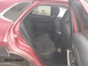 ✅ 2022 Mazda CX-30 S Premium • VIN: 3MVDMBDL0NM412458 • Lot: 43196761. Wystawiony na IAAI z przebiegiem 24 089 mil. Bezpłatny archiwum sprzedaży aukcyjnych z USA i szczegółowy raport historii pojazdu na DreamBid. Zdjęcie 8.