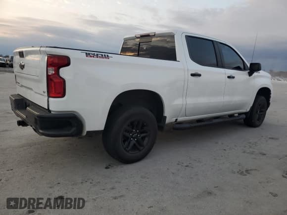 ✅ 2021 Chevrolet Silverado 1500 LT Trail Boss • VIN: 3GCPYFED7MG325302 • Lot: 93606795. Wystawiony na Copart z przebiegiem 69 130 mil. Bezpłatny archiwum sprzedaży aukcyjnych z USA i szczegółowy raport historii pojazdu na DreamBid. Zdjęcie 3.