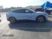 ✅ 2023 Ford Mustang Mach-E Premium • VIN: 3FMTK3SU1PMA83787 • Лот: 43855839. Опубликован ранее на IAAI с пробегом 27 931 миль. Бесплатный доступ к архиву аукционных продаж из США и подробный отчёт об истории автомобиля на DreamBid. Изображение 14.