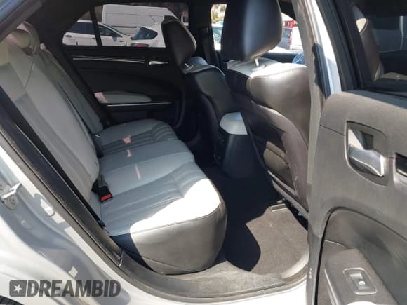 ✅ 2021 Chrysler 300 S • VIN: 2C3CCABG1MH523618 • Lot: 42144483. Listed on IAAI with 97,366 mi. Free auction sales archive from the USA and detailed vehicle history report at DreamBid. Image 8.