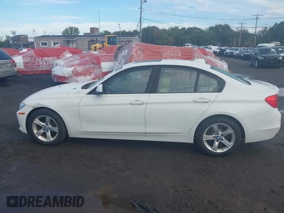✅ 2013 BMW 3 Series 328i xDrive • VIN: WBA3B5C54DF591140 • Lot: 43298208. Listed on IAAI with 125,764 mi. Free auction sales archive from the USA and detailed vehicle history report at DreamBid. Image 14.