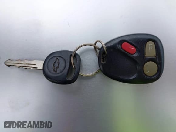 ✅ 2000 Chevrolet Silverado 2500 LS • VIN: 1GCGK29U3YE159782 • Lot: 42568821. Listed on IAAI with 172,387 mi. Free auction sales archive from the USA and detailed vehicle history report at DreamBid. Image 11.