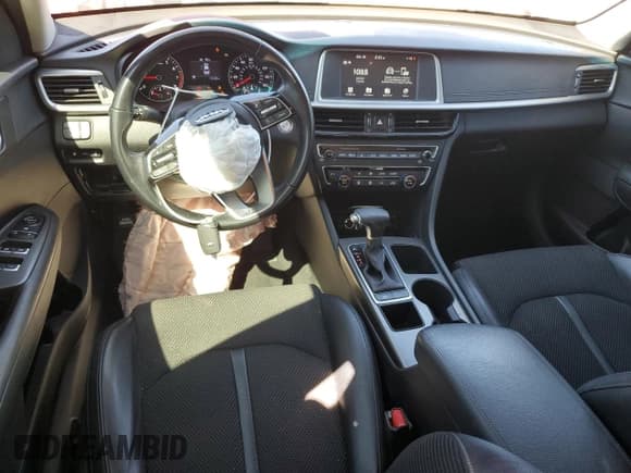 ✅ 2019 Kia Optima S • VIN: 5XXGT4L36KG315714 • Lot: 89858445. Wystawiony na Copart z przebiegiem 110 120 mil. Bezpłatny archiwum sprzedaży aukcyjnych z USA i szczegółowy raport historii pojazdu na DreamBid. Zdjęcie 8.