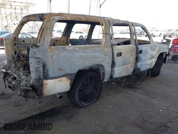 ✅ 2005 Chevrolet Suburban LT • VIN: 3GNEC16Z75G179270 • Lot: 42433489. Listed on IAAI with Not provided. Free auction sales archive from the USA and detailed vehicle history report at DreamBid. Image 4.