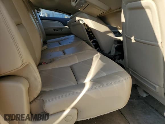 ✅ 2011 GMC Sierra 2500HD Denali • VIN: 1GT125C88BF142075 • Лот: 71894115. Опубликован ранее на Copart с пробегом Не указан. Бесплатный доступ к архиву аукционных продаж из США и подробный отчёт об истории автомобиля на DreamBid. Изображение 10.