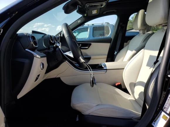 ✅ 2023 Mercedes-Benz C 300 • VIN: W1KAF4HB6PR152392 • Lot: 59190705. Wystawiony na Copart z przebiegiem 5 974 mil. Bezpłatny archiwum sprzedaży aukcyjnych z USA i szczegółowy raport historii pojazdu na DreamBid. Zdjęcie 7.