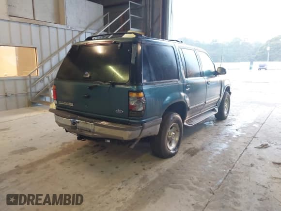 ✅ 1997 Ford Explorer XL • VIN: 1FMDU34E0VZC19259 • Lot: 43549017. Wystawiony na IAAI z przebiegiem 267 060 mil. Bezpłatny archiwum sprzedaży aukcyjnych z USA i szczegółowy raport historii pojazdu na DreamBid. Zdjęcie 4.