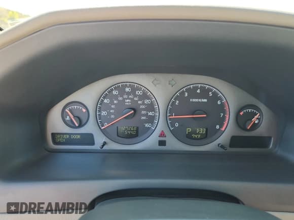 ✅ 2003 Volvo V70 XC70 • VIN: YV1SZ59H331103796 • Lot: 81282295. Listed on Copart with 127,268 mi. Free auction sales archive from the USA and detailed vehicle history report at DreamBid. Image 9.