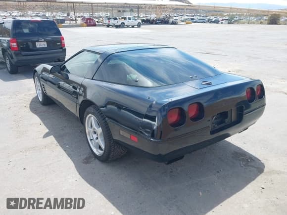 ✅ 1992 Chevrolet Corvette • VIN: 1G1YY23P2N5101320 • Lot: 43051859. Wystawiony na IAAI z przebiegiem 73 873 mil. Bezpłatny archiwum sprzedaży aukcyjnych z USA i szczegółowy raport historii pojazdu na DreamBid. Zdjęcie 3.