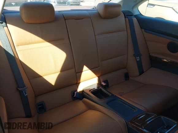 ✅ 2010 BMW 3 Series 328i xDrive • VIN: WBAWC3C5XAP470827 • Лот: 43478128. Опубликован ранее на IAAI с пробегом 99 720 миль. Бесплатный доступ к архиву аукционных продаж из США и подробный отчёт об истории автомобиля на DreamBid. Изображение 8.