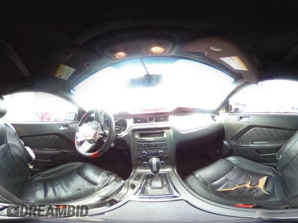 2014 Ford Mustang V6 с VIN 1ZVBP8EMXE5245569, выставлен на аукционе IAAI как лот 43398061 с пробегом Не указан миль и . История ставок и продаж доступна на DreamBid. Изображение 19.