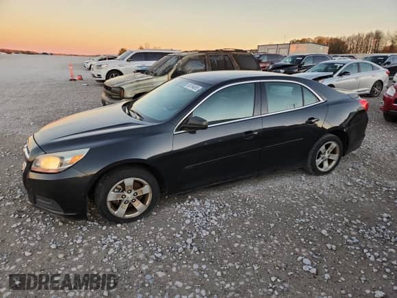 2013 Chevrolet Malibu LS z VIN 1G11B5SA7DF344518, wystawiony jako Copart lot #90794895 z przebiegiem 165 391 mil mil oraz Czysty tytuł • Clean title. Historia ofert i sprzedaży dostępna na DreamBid. Obrazek 1.