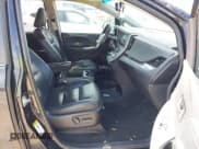 ✅ 2015 Toyota Sienna SE • VIN: 5TDXK3DC9FS646531 • Lot: 43135364. Wystawiony na IAAI z przebiegiem 156 950 mil. Bezpłatny archiwum sprzedaży aukcyjnych z USA i szczegółowy raport historii pojazdu na DreamBid. Zdjęcie 5.