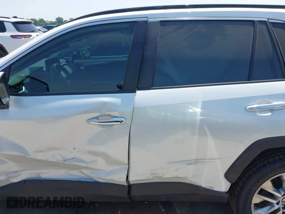 ✅ 2023 Toyota RAV4 Limited • VIN: 2T3N1RFV9PW392430 • Lot: 42293894. Listed on IAAI with 20,661 mi. Free auction sales archive from the USA and detailed vehicle history report at DreamBid. Image 13.