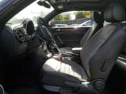 ✅ 2018 Volkswagen Beetle Dune • VIN: 3VWSD7AT4JM709024 • Lot: 73713754. Wystawiony na Copart z przebiegiem 50 879 mil. Bezpłatny archiwum sprzedaży aukcyjnych z USA i szczegółowy raport historii pojazdu na DreamBid. Zdjęcie 7.