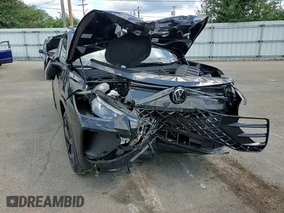 ✅ 2025 Volkswagen Tiguan SE R-Line Black • VIN: 3VVGR7RMXSM016873 • Лот: 70466495. Опубликован ранее на Copart с пробегом Не указан. Бесплатный доступ к архиву аукционных продаж из США и подробный отчёт об истории автомобиля на DreamBid. Изображение 14.