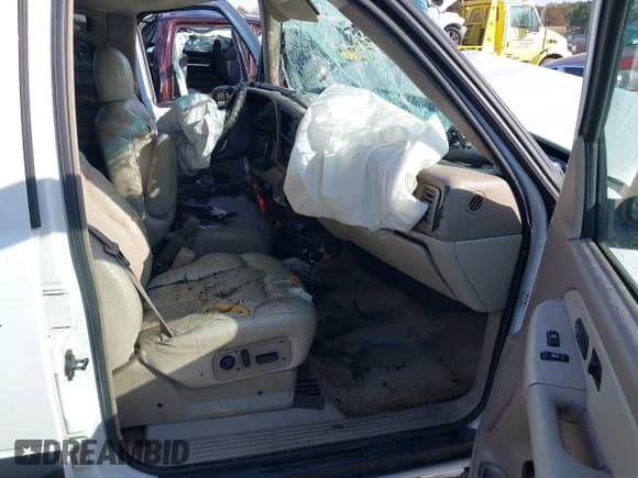 ✅ 2001 Chevrolet Suburban LS • VIN: 3GNEC16T21G112159 • Лот: 41069237. Опубликован ранее на IAAI с пробегом Не указан. Бесплатный доступ к архиву аукционных продаж из США и подробный отчёт об истории автомобиля на DreamBid. Изображение 5.