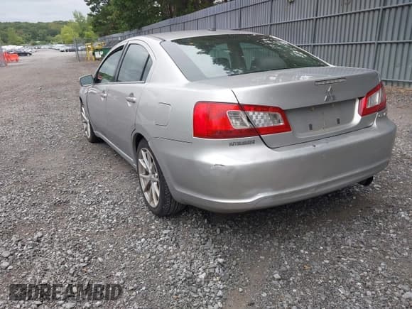 ✅ 2011 Mitsubishi Galant ES • VIN: 4A32B3FF9BE009024 • Lot: 43011785. Listed on IAAI with 265,032 mi. Free auction sales archive from the USA and detailed vehicle history report at DreamBid. Image 3.