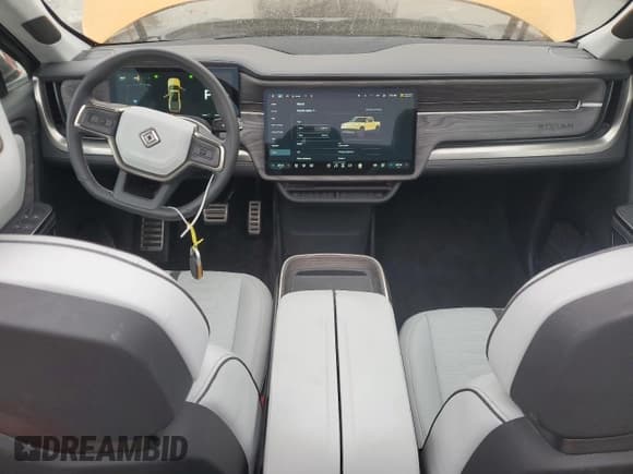 ✅ 2022 Rivian R1T Launch Edition • VIN: 7FCTGAAL2NN011755 • Lot: 59934185. Wystawiony na Copart z przebiegiem 12 261 mil. Bezpłatny archiwum sprzedaży aukcyjnych z USA i szczegółowy raport historii pojazdu na DreamBid. Zdjęcie 8.