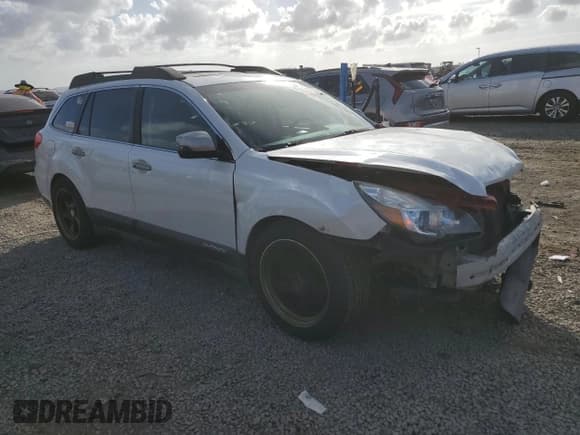 ✅ 2014 Subaru Outback Limited • VIN: 4S4BRDPC2E2232595 • Lot: 82466725. Listed on Copart with 205,234 mi. Free auction sales archive from the USA and detailed vehicle history report at DreamBid. Image 4.