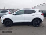 ✅ 2024 Buick Encore GX Sport Touring • VIN: KL4AMESL3RB208320 • Lot: 41348920. Wystawiony na IAAI z przebiegiem 5 905 mil. Bezpłatny archiwum sprzedaży aukcyjnych z USA i szczegółowy raport historii pojazdu na DreamBid. Zdjęcie 15.