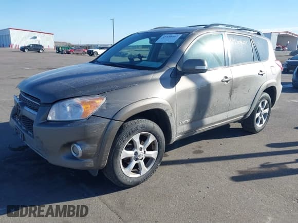 ✅ 2011 Toyota RAV4 Limited • VIN: 2T3DF4DV9BW173561 • Лот: 41450407. Опубликован ранее на IAAI с пробегом 126 053 миль. Бесплатный доступ к архиву аукционных продаж из США и подробный отчёт об истории автомобиля на DreamBid. Изображение 17.