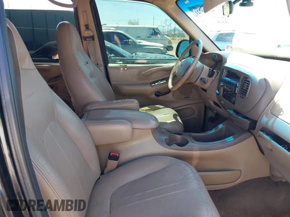 ✅ 1998 Ford Expedition XLT • VIN: 1FMPU18L4WLC08053 • Lot: 42544721. Wystawiony na IAAI z przebiegiem 226 434 mil. Bezpłatny archiwum sprzedaży aukcyjnych z USA i szczegółowy raport historii pojazdu na DreamBid. Zdjęcie 5.