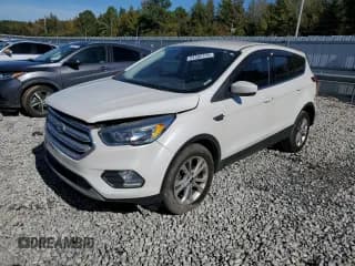 ✅ 2019 Ford Escape SE • VIN: 1FMCU0GD9KUB47953 • Lot: 91282155. Wystawiony na Copart z przebiegiem 139 837 mil. Bezpłatny archiwum sprzedaży aukcyjnych z USA i szczegółowy raport historii pojazdu na DreamBid. Zdjęcie 1.