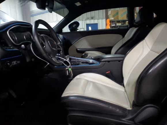 ✅ 2018 Dodge Challenger GT • VIN: 2C3CDZGG5JH217313 • Lot: 71268954. Wystawiony na Copart z przebiegiem 53 124 mil. Bezpłatny archiwum sprzedaży aukcyjnych z USA i szczegółowy raport historii pojazdu na DreamBid. Zdjęcie 7.