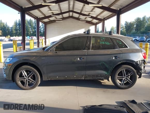 ✅ 2018 Audi SQ5 Premium Plus • VIN: WA1A4AFY1J2144233 • Lot: 43209974. Wystawiony na IAAI z przebiegiem 84 814 mil. Bezpłatny archiwum sprzedaży aukcyjnych z USA i szczegółowy raport historii pojazdu na DreamBid. Zdjęcie 15.