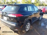 ✅ 2023 Toyota Corolla Cross L • VIN: 7MUAAABG0PV055935 • Lot: 43401512. Wystawiony na IAAI z przebiegiem 24 787 mil. Bezpłatny archiwum sprzedaży aukcyjnych z USA i szczegółowy raport historii pojazdu na DreamBid. Zdjęcie 4.