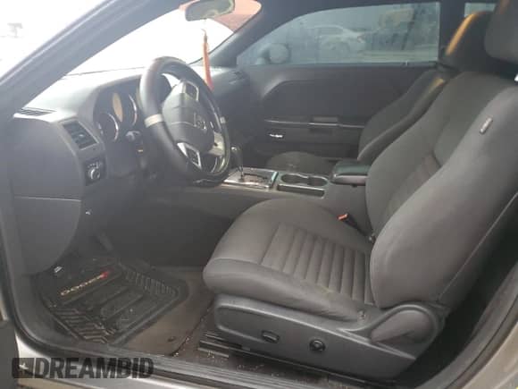 2011 Dodge Challenger z VIN 2B3CJ4DG0BH601949, wystawiony jako Copart lot #70863954 z przebiegiem 172 808 mil mil oraz Czysty tytuł • Clean title. Historia ofert i sprzedaży dostępna na DreamBid. Obrazek 7.