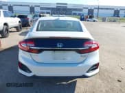 ✅ 2018 Honda Clarity Touring • VIN: JHMZC5F35JC012429 • Lot: 43386636. Wystawiony na IAAI z przebiegiem 77 998 mil. Bezpłatny archiwum sprzedaży aukcyjnych z USA i szczegółowy raport historii pojazdu na DreamBid. Zdjęcie 16.