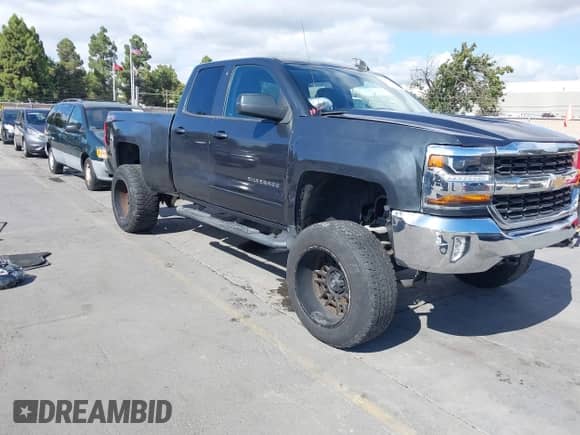 2017 Chevrolet Silverado 1500 LT с VIN 1GCVKREH1HZ336024, выставлен на аукционе IAAI как лот 43306046 с пробегом 121 349 миль миль и . История ставок и продаж доступна на DreamBid. Изображение 1.