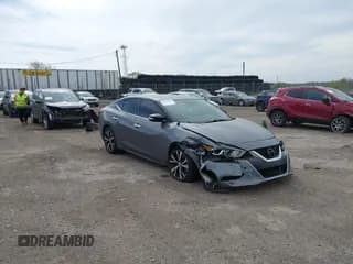 ✅ 2018 Nissan Maxima SV • VIN: 1N4AA6AP4JC377985 • Lot: 42071678. Wystawiony na IAAI z przebiegiem 104 326 mil. Bezpłatny archiwum sprzedaży aukcyjnych z USA i szczegółowy raport historii pojazdu na DreamBid. Zdjęcie 1.