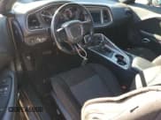 ✅ 2022 Dodge Challenger SXT • VIN: 2C3CDZGG1NH142907 • Lot: 81664914. Wystawiony na Copart z przebiegiem 24 230 mil. Bezpłatny archiwum sprzedaży aukcyjnych z USA i szczegółowy raport historii pojazdu na DreamBid. Zdjęcie 8.