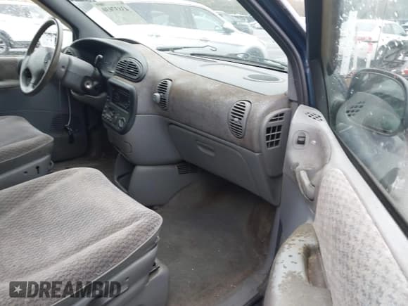 ✅ 2000 Dodge Caravan SE • VIN: 1B4GP44G9YB734075 • Lot: 43837030. Listed on IAAI with 213,555 mi. Free auction sales archive from the USA and detailed vehicle history report at DreamBid. Image 5.