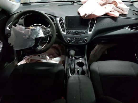 2023 Chevrolet Malibu LT z VIN 1G1ZD5ST5PF143283, wystawiony jako Copart lot #82220155 z przebiegiem Nie podano mil oraz Nie do naprawy • Non repairable. Historia ofert i sprzedaży dostępna na DreamBid. Obrazek 8.